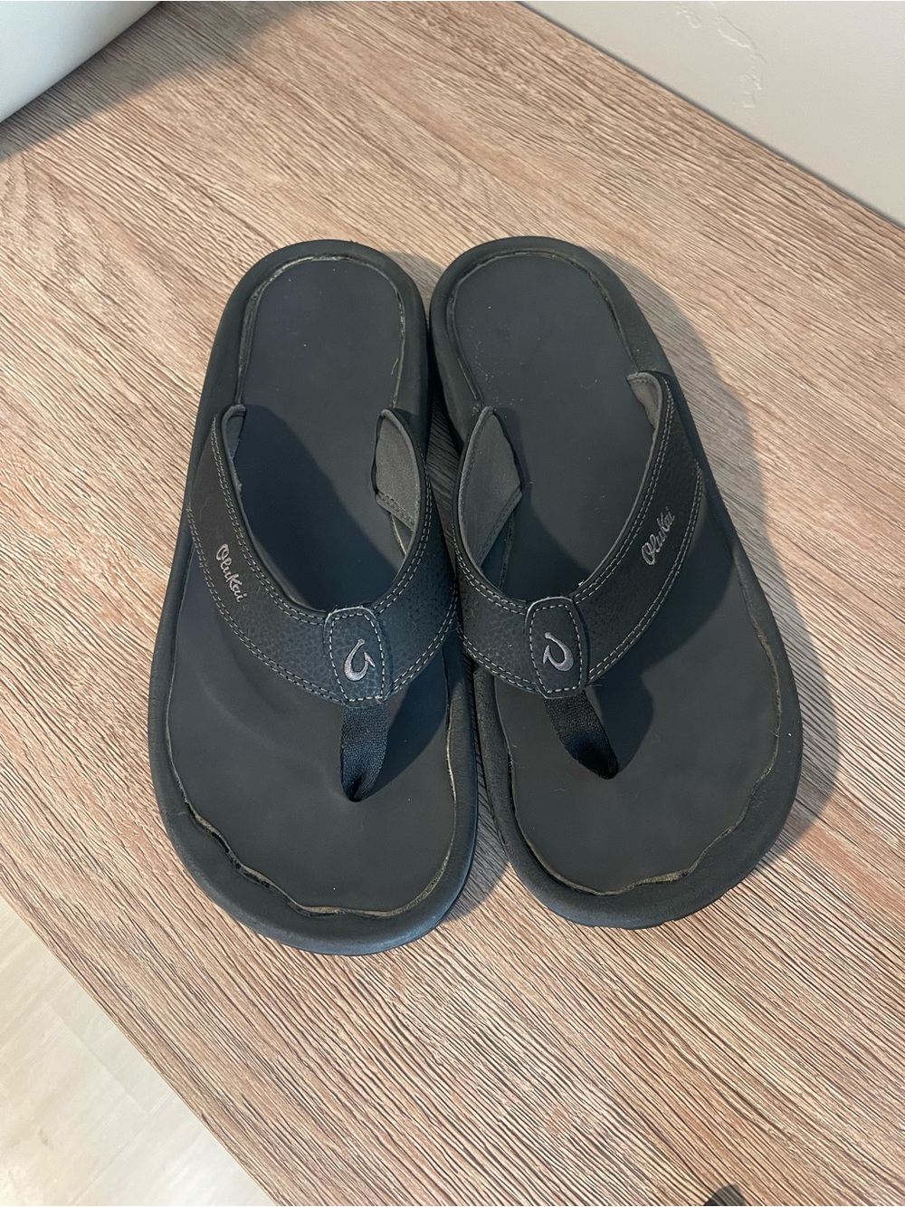 Olukai Men's Black Leather Flip-Flop Sandals